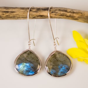 Pendientes de labradorita modernos, pendientes largos, plata de ley, pendientes colgantes, labradorita facetada, joyas de aurora boreal, regalo de novia