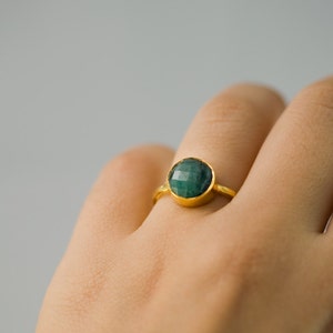 Natural Emerald Ring Gold, Round Stone Ring, May Birthstone Jewelry, Raw Emerald Cocktail Ring, Girlfriend Gift For Her image 4