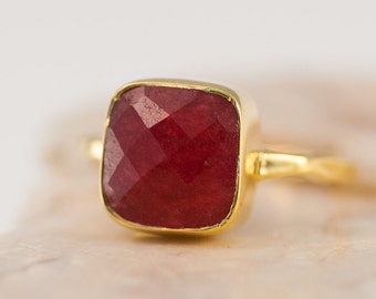 Ruby Ring Gold, July Birthstone Ring, Gemstone Ring, Stacking Ring, Solitaire Ring, Cushion Cut Ring, Mothers Ring, Cocktail Ring