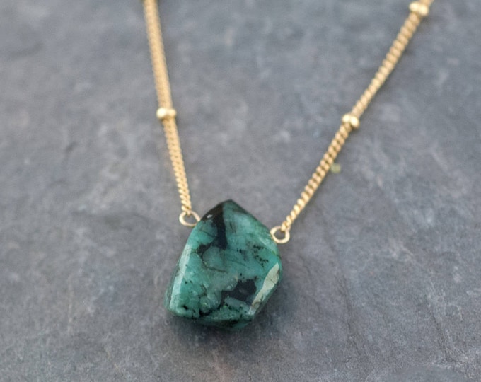 Natural Emerald Necklace, Raw Stone Necklace, Gold Satellite Chain, Rough Gemstone Nugget, Layering Necklace, May Birthstone Gift, NK-ST