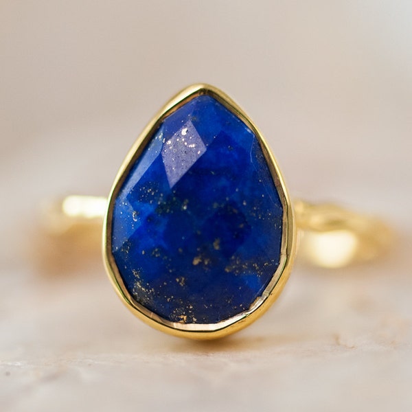 Blauer Lapis Lazuli Ring Gold, September Birthstone Ring, Blauer Stein Ring, Lapis Lazuli Edelstein Ring, Stapelring, handgemachter Tropfen Ring