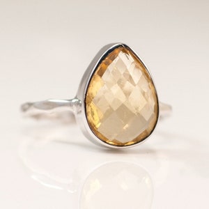 Bague en or avec citrine jaune, pierre de naissance de novembre, bague solitaire à superposer, bague en or vermeil, bague ronde, bague en pierre à superposer image 9