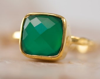 Green Onyx Ring Square Gold - Green Stone Ring - Gold Ring - Bezel Set Ring - Statement Ring - Cushion Cut