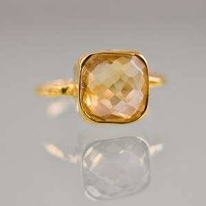 Bague en or avec citrine jaune, pierre de naissance de novembre, bague solitaire à superposer, bague en or vermeil, bague ronde, bague en pierre à superposer image 5