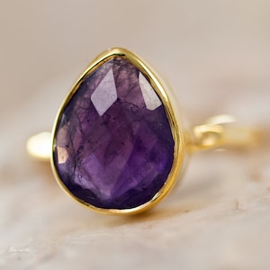 Lila Amethyst Ring Gold - Februar Geburtsstein Ring - Lila Edelstein Ring - Stapelring - Goldring - Tropfenring