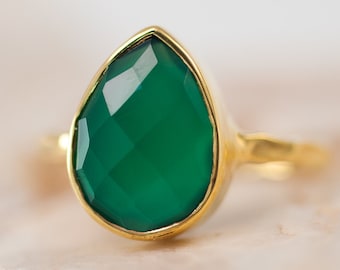 Green Onyx Ring Gold - Green Stone Ring - Stacking Ring - Gold Ring - Tear Drop Ring - Solitaire Ring