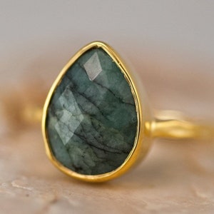Natural Emerald Ring Gold, Round Stone Ring, May Birthstone Jewelry, Raw Emerald Cocktail Ring, Girlfriend Gift For Her image 9