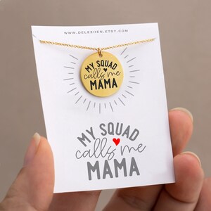 My Squad Calls Me MAMA aangepaste gegraveerde ketting op 14k gold filled ketting, uniek verjaardagscadeau voor coole moeder van tienerdochter, cheer mom