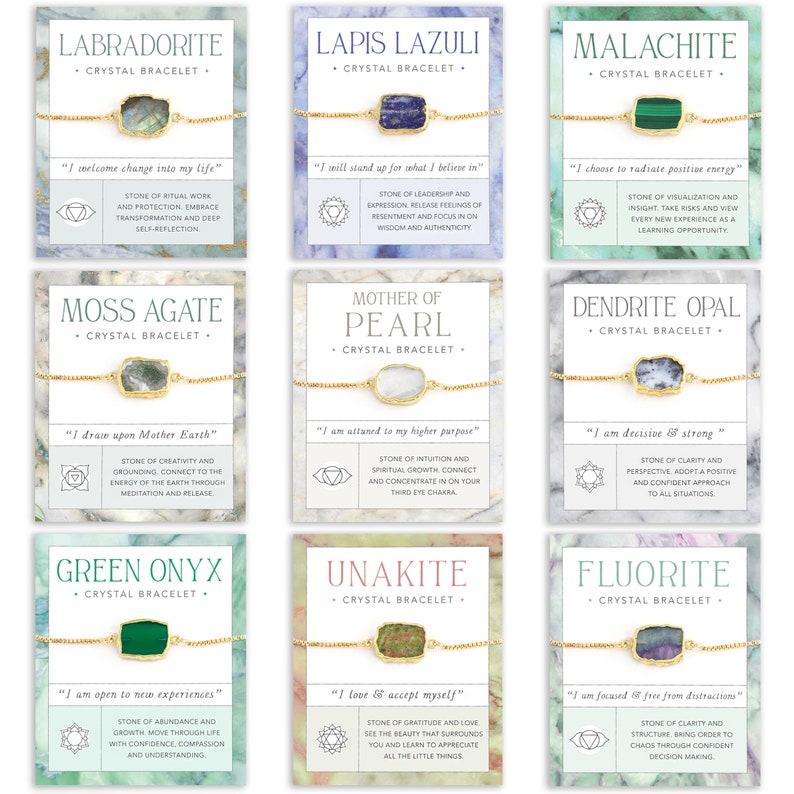 Pu&ograve; includere: Set di dieci braccialetti di cristallo con catene dorate e ciondoli in pietra preziosa. Ogni braccialetto presenta un diverso tipo di cristallo, tra cui labradorite, lapislazzuli, malachite, agata muschiata, madreperla, opale dendritico, onice verde, unakite, fluorite e una corrispondente affermazione.