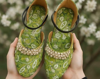 Scarpe indiane Mojari fatte a mano con cinturino alla caviglia, Jutti punjabi floreali verdi, ballerine etniche festive