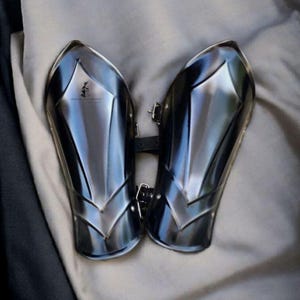 Handmade Steel Bracers: Medieval Knight Arm Guards - LARP Cosplay Armor