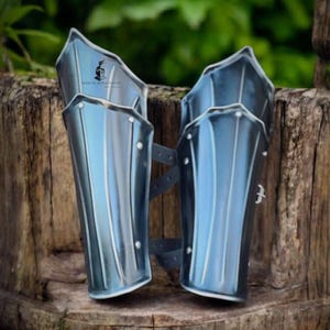 Medieval Steel Bracers – Handmade Arm Guards for Knights, LARP, Cosplay & Renaissance Faire Armor
