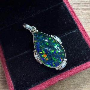 Schwarzer Opal Anhänger, 925 Sterling Silber Halskette, Einzigartiger Aurora Opal Anhänger, Zierlicher Minimal Schmuck, Geschenk für Sie