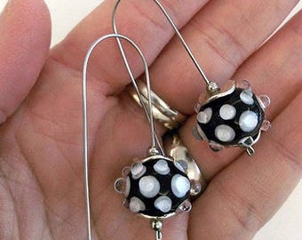 Lampwork earrings - Black and white