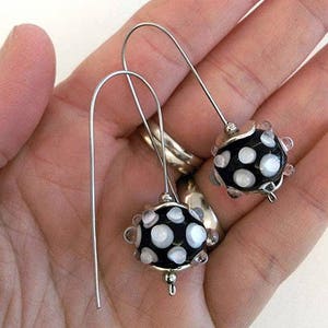 Lampwork earrings - Black and white