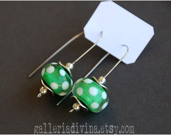 Lampwork earrings - Grass green and white dots - Polka dots - Murano glass - Handmade beads