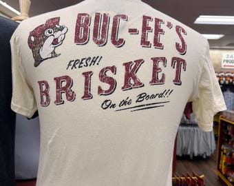 Maglietta Buc-ee's Brisket – Maglietta grafica "Brisket fresco sul tagliere", maglietta Buc-ee's Beaver