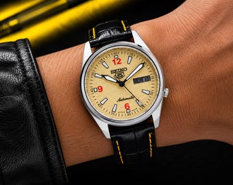 Orologio da polso vintage Seiko 5 Automatic 7009A, 21 rubini, quadrante giallo, datario, prodotto in Giappone, da uomo.