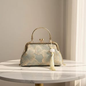 Pochette vintage en soie brodée de fleurs - Sac à bandoulière carré élégant pour les mariages et les soirées