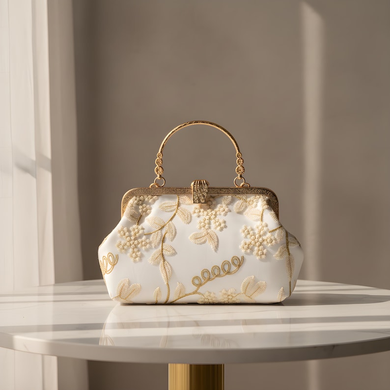 Vintage Chinese Style Embroidered Evening Bag Floral Clutch Handbag for Women Elegant Chain Shoulder Purse Wedding Party Formal Bag Beige
