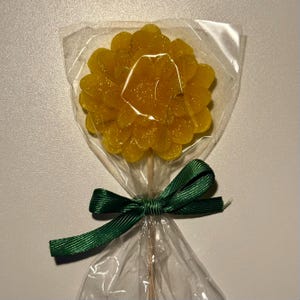 Handcrafted Flower Candle, Personalized Flower Candle for Elegant Wedding Favors and Celebrations