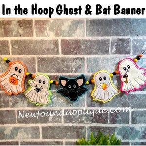 Könnte beinhalten: Ein Halloween-Banner mit fünf Filzfiguren: ein Geist, der eine Kürbislaterne hält, ein Geist mit einer Spinne, eine Fledermaus, ein Geist mit einem Zuckermais und ein Geist mit einer Tasse Kaffee. Das Banner ist mit schwarzen und orangefarbenen Perlen besetzt.