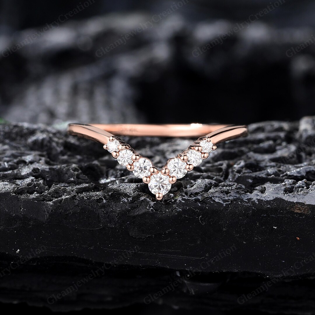 Art Deco Moissanite Chevron Wedding Band: 14K Rose Gold V Ring - Etsy