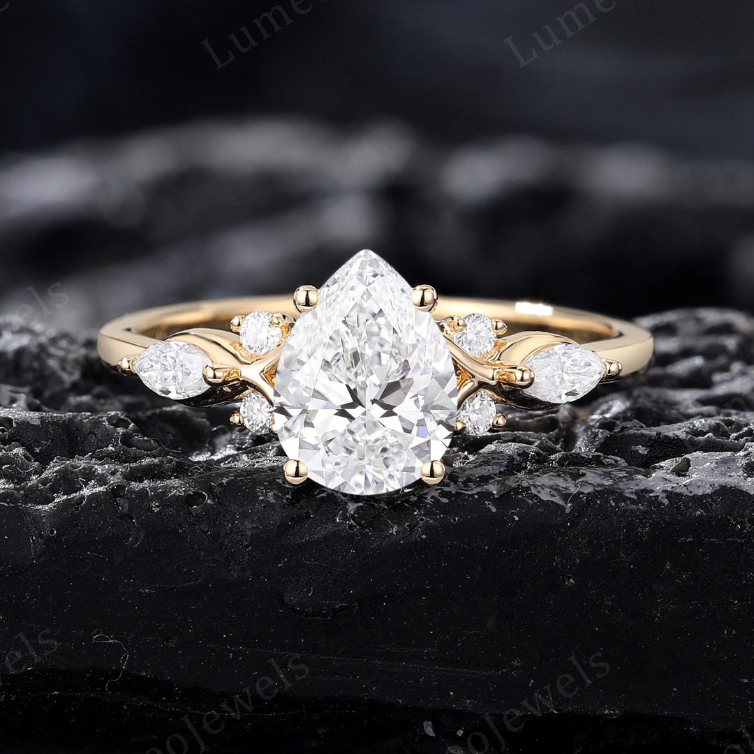 1CT Pear Shaped Lab Grown Diamond Engagement Ring Yellow Gold IGI ...