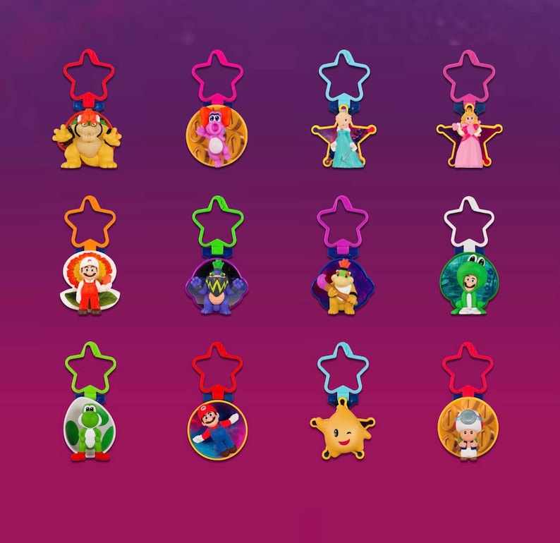 K&ouml;nnte beinhalten: Ein Set aus drei Keramikbechern mit gesprenkelter, matter Oberfl&auml;che. Die Becher sind in Creme-, Hellgrau- und Dunkelgraut&ouml;nen gehalten. Jeder Becher hat ein schlichtes, modernes Design und einen abgerundeten Henkel.