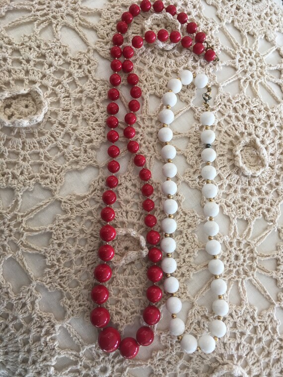 Vintage 70's   "RED & WHITE NECKLACES" Beaded Str… - image 5
