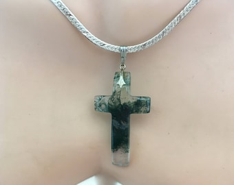 Vintage 70's  " MOSS CROSS PENDANT"  with a Flat Serpentine Chain - Italian Silver