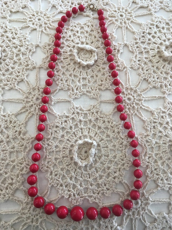 Vintage 70's   "RED & WHITE NECKLACES" Beaded Str… - image 3