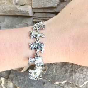 Vintage 90&#39;s &quot;SAFARI ANIMAL BRACELET&quot; Silver Toned Charm Bracelet in  Size 8