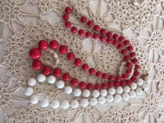 Vintage 70's   "RED & WHITE NECKLACES" Beaded Str… - image 9