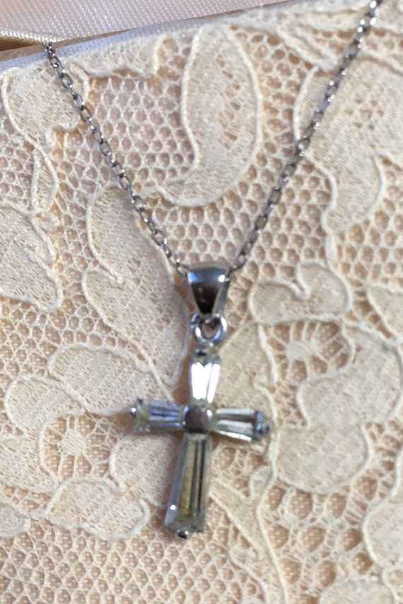 Vintage 70's "SMALL CROSS PENDANT" in Silver Toned