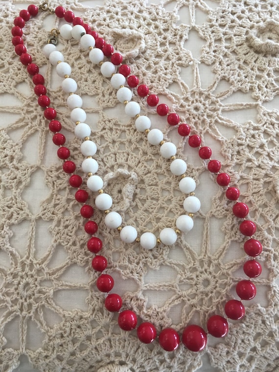 Vintage 70's   "RED & WHITE NECKLACES" Beaded Str… - image 1