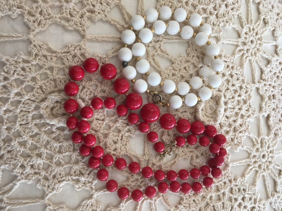 Vintage 70's   "RED & WHITE NECKLACES" Beaded Str… - image 4