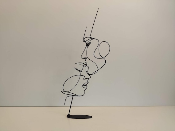 Ethereal Kiss Statuette – Artistic Symbol of Love