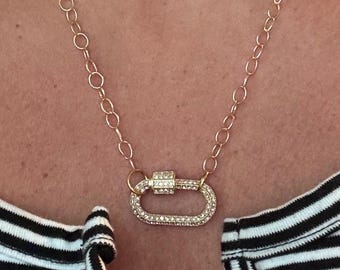 Collana con lucchetto e cristalli pavé – Chiusura a catena color oro