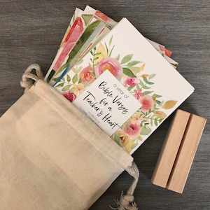 A Year of Bible Verses for a Teacher&#39;s Heart Scripture Memory Verse Cards | Set of 52 Bible Cards | Christian Gift for Teachers