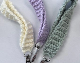 Llavero de muñeca de ganchillo / Correa de hilo hecha a mano / Accesorio para bolso estilo boho