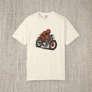 Motorcycle Rider T-Shirt, Retro Racing Bike Graphic Tee, Vintage Speed Biker Shirt for Motorcycle Lovers and Road Trip Fans