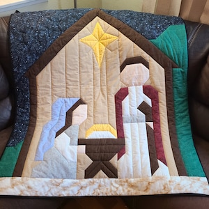 Krippen Quilt Anleitung: Weihnachtsdecke, 3 Größen (PDF Download)