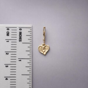 Dainty Heart Earring Gold Vermeil Heart Charm Leverback Earring Minimalist Jewelry Birthday Present Girlfriend Gift Daughter Idea CG199G afbeelding 7