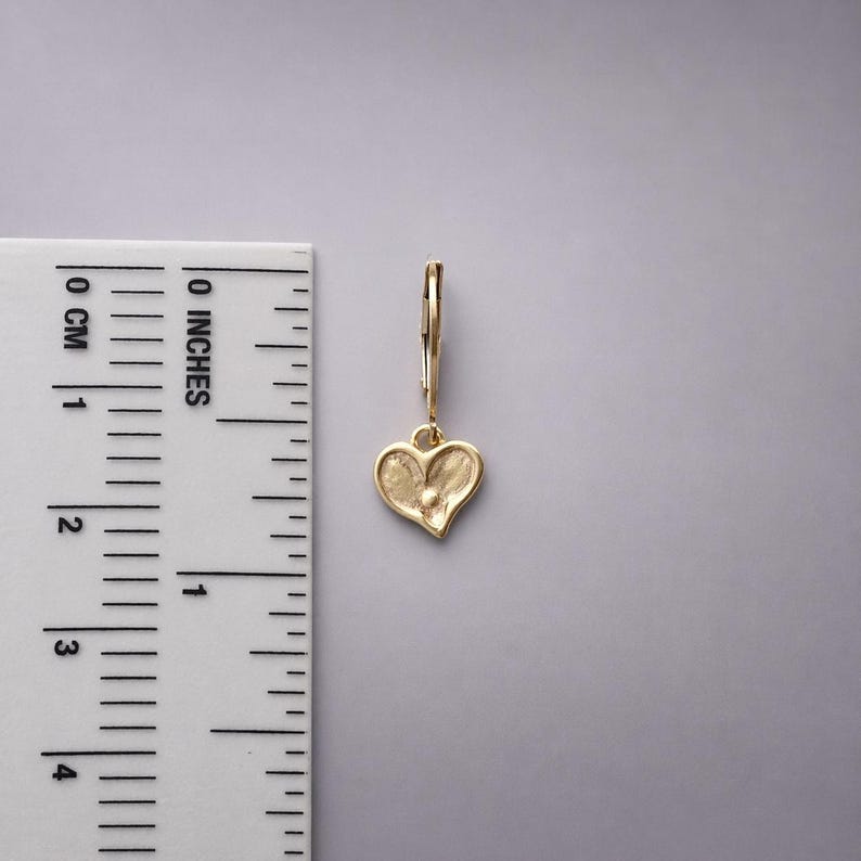 Dainty Heart Earring Gold Vermeil Heart Charm Leverback Earring Minimalist Jewelry Birthday Present Girlfriend Gift Daughter Idea CG199G afbeelding 7