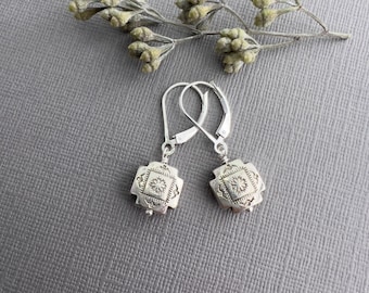 Southwestern vintage style silver Concho earrings, dainty dangle leverback earrings, New Mexico Santa Fe style western jewelry E657-small