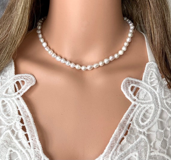 Buy Dainty Pearl Necklace, Simple Single Pearl Choker, Adjustable Pearl  Necklace, Bridesmaid Gift, June Birthstone, Everyday Necklaces Online in  India - Etsy