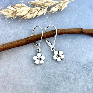 Dainty flower earrings, Sterling silver lever back, tiny daisy flowers, dainty simple everyday, minimalist jewelry, daughter gift E544