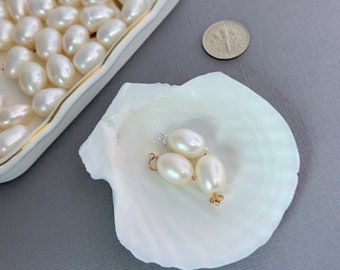 12 X Pearl Charms With Stainless Steel Loop, 10mm Off-white Pearl Charms,  Gold Faux Pearl Pendants 3090G 