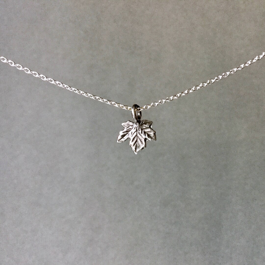 Collier feuille d'érable - Pendentif en laiton moulé avec chaîne en